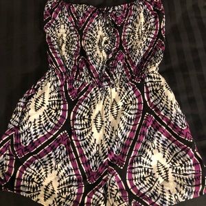Strapless patterned romper